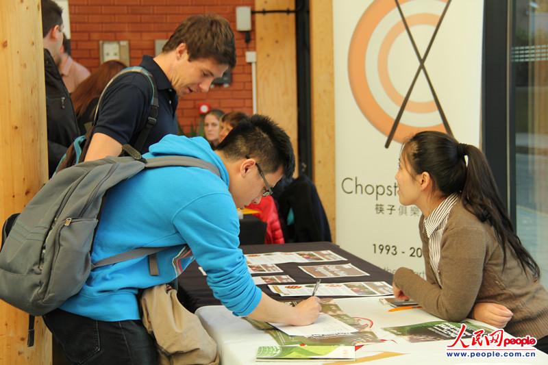 Ӣ،WǰƽćȸУώMԃ